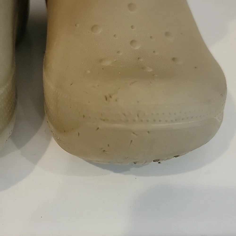 KIDS CROCS TAN BOOTS‎ (sz 1)